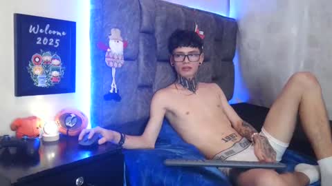 Snapshot of dann_brown chatting on 01/01/25, 12:00 Dann Brown online show from 01/01/25, 12:00