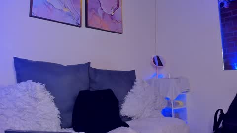 Danna Lovs online show from 01/21/25, 04:16