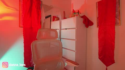 Danna Lovs online show from 12/14/25, 11:15