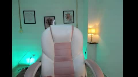Snapshot of danna_rouse_ chatting on 06/29/26, 11:05 Danna online show from 06/29/26, 11:05