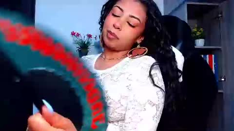 Snapshot of danna_schmidt23 chatting on 06/19/26, 02:32 Danna online show from 06/19/26, 02:32