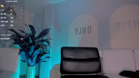 Danna Cruz  online show from 12/29/24, 01:13