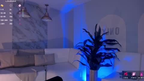 Danna Cruz  online show from 02/18/25, 10:58