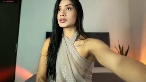 Danna Wells online show from 11/17/25, 07:30