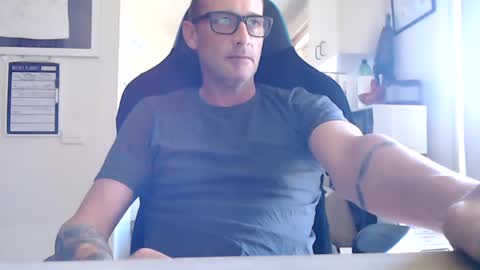 Snapshot of dannozdirekt chatting on 02/27/25, 05:02 dannozdirekt online show from 02/27/25, 05:02