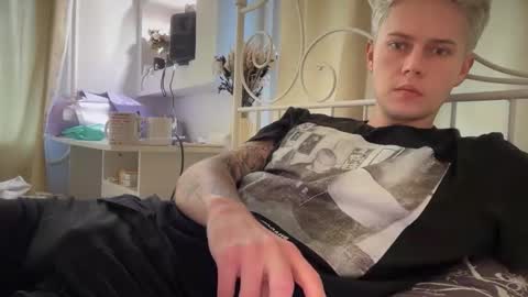 Snapshot of danny_love01 chatting on 10/23/25, 10:25 danny online show from 10/23/25, 10:25