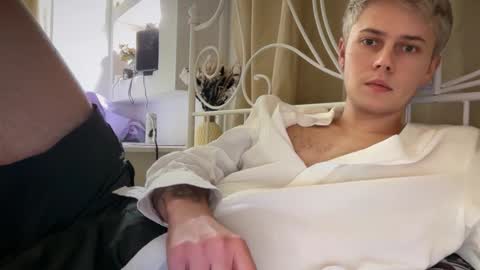 Snapshot of danny_love01 chatting on 10/30/25, 03:13 danny online show from 10/30/25, 03:13