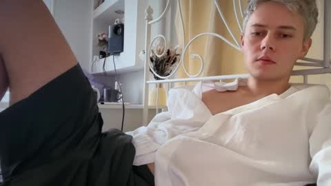 Snapshot of danny_love01 chatting on 10/31/25, 11:00 danny online show from 10/31/25, 11:00