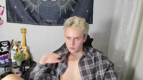 Snapshot of danny_love01 chatting on 11/09/25, 06:17 danny online show from 11/09/25, 06:17