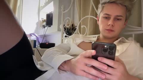 Snapshot of danny_love01 chatting on 11/13/25, 12:48 danny online show from 11/13/25, 12:48