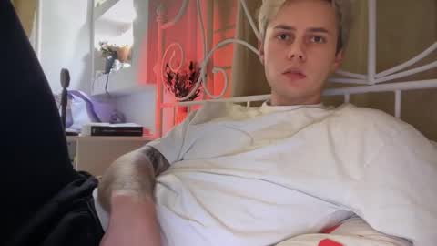 Snapshot of danny_love01 chatting on 11/27/25, 01:57 danny online show from 11/27/25, 01:57