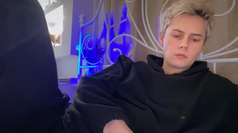 Snapshot of danny_love01 chatting on 12/03/25, 01:42 danny online show from 12/03/25, 01:42