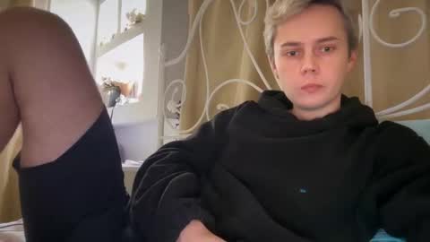 Snapshot of danny_love01 chatting on 12/14/25, 02:00 danny online show from 12/14/25, 02:00