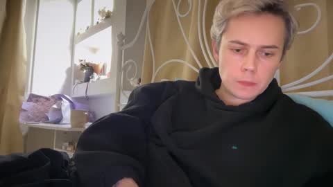 Snapshot of danny_love01 chatting on 12/15/25, 04:44 danny online show from 12/15/25, 04:44