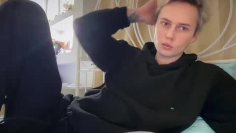 Snapshot of danny_love01 chatting on 12/17/25, 05:08 danny online show from 12/17/25, 05:08