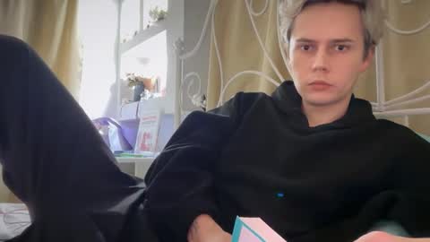 Snapshot of danny_love01 chatting on 12/20/25, 02:35 danny online show from 12/20/25, 02:35