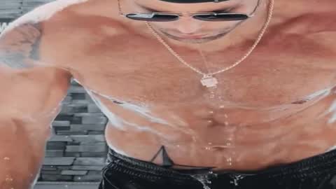 Snapshot of dannyland9 chatting on 11/19/25, 06:52 dannyland9 online show from 11/19/25, 06:52