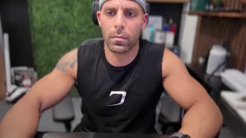 Snapshot of dannyland9 chatting on 11/20/25, 11:32 dannyland9 online show from 11/20/25, 11:32