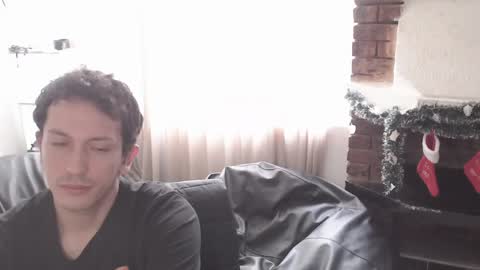 Snapshot of danruiz33 chatting on 12/19/24, 03:52 Dan online show from 12/19/24, 03:52
