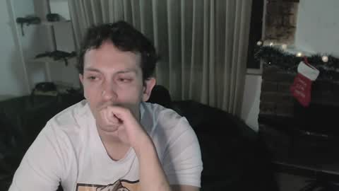 Snapshot of danruiz33 chatting on 12/20/24, 03:36 Dan online show from 12/20/24, 03:36