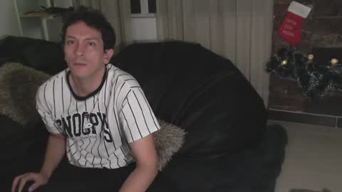 Snapshot of danruiz33 chatting on 12/28/24, 02:01 Dan online show from 12/28/24, 02:01