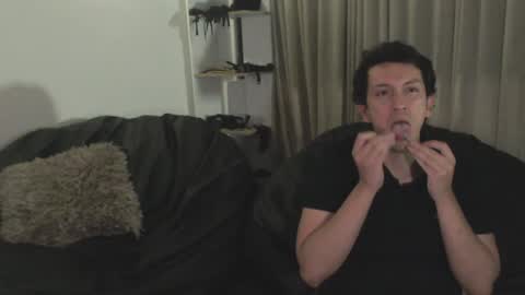 Snapshot of danruiz33 chatting on 12/31/24, 02:51 Dan online show from 12/31/24, 02:51