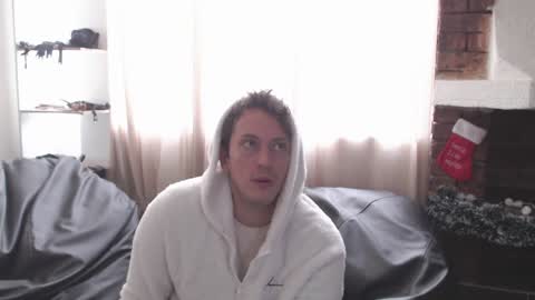 Snapshot of danruiz33 chatting on 01/03/25, 01:58 Dan online show from 01/03/25, 01:58