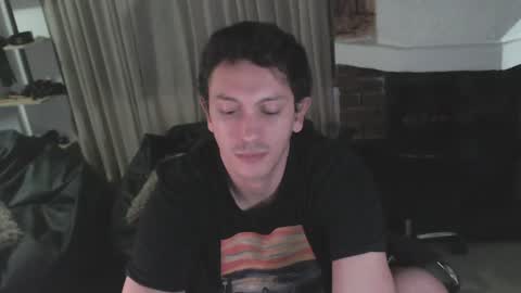 Snapshot of danruiz33 chatting on 01/12/25, 06:28 Dan online show from 01/12/25, 06:28