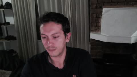 Snapshot of danruiz33 chatting on 01/19/25, 03:18 Dan online show from 01/19/25, 03:18