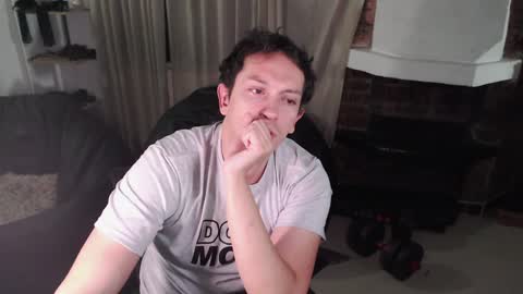 Snapshot of danruiz33 chatting on 01/26/25, 03:59 Dan online show from 01/26/25, 03:59