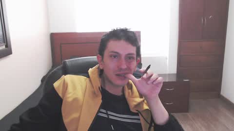 Snapshot of danruiz33 chatting on 02/05/25, 01:54 Dan online show from 02/05/25, 01:54