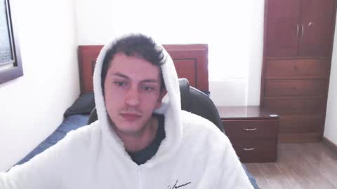 Snapshot of danruiz33 chatting on 02/06/25, 03:31 Dan online show from 02/06/25, 03:31