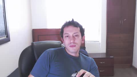 Snapshot of danruiz33 chatting on 02/06/25, 09:38 Dan online show from 02/06/25, 09:38