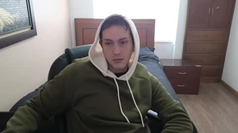 Snapshot of danruiz33 chatting on 02/12/25, 03:27 Dan online show from 02/12/25, 03:27