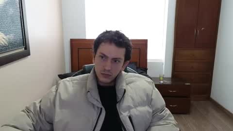 Snapshot of danruiz33 chatting on 02/14/25, 01:40 Dan online show from 02/14/25, 01:40