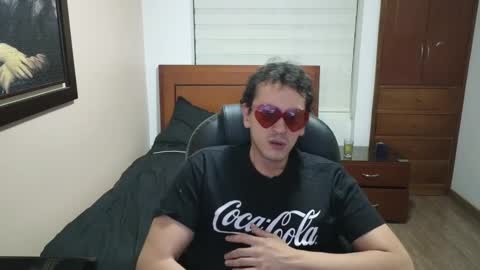 Snapshot of danruiz33 chatting on 02/15/25, 04:58 Dan online show from 02/15/25, 04:58