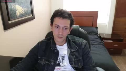 Snapshot of danruiz33 chatting on 02/17/25, 09:19 Dan online show from 02/17/25, 09:19