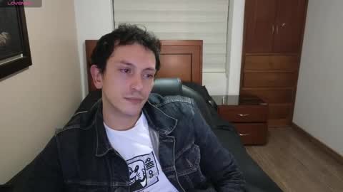 Snapshot of danruiz33 chatting on 02/18/25, 05:09 Dan online show from 02/18/25, 05:09