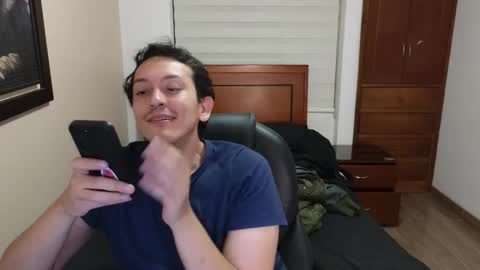 Snapshot of danruiz33 chatting on 02/21/25, 02:17 Dan online show from 02/21/25, 02:17