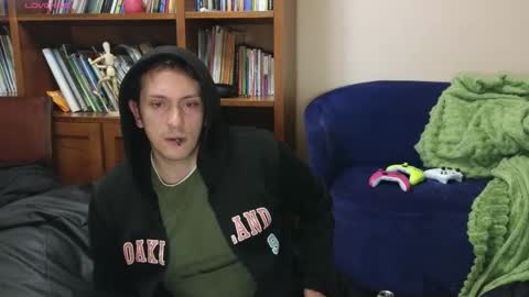 Snapshot of danruiz33 chatting on 09/19/25, 11:38 Dan online show from 09/19/25, 11:38