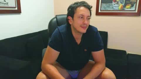 Snapshot of danruiz33 chatting on 09/27/25, 04:17 Dan online show from 09/27/25, 04:17