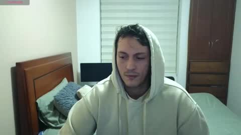 Snapshot of danruiz33 chatting on 10/11/25, 04:01 Dan online show from 10/11/25, 04:01