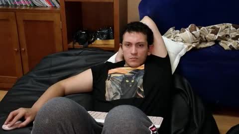 Snapshot of danruiz33 chatting on 10/17/25, 03:31 Dan online show from 10/17/25, 03:31