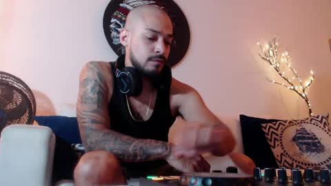 Snapshot of dante_hell1 chatting on 04/23/26, 01:18 Dante Hell online show from 04/23/26, 01:18