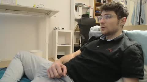 Snapshot of dantheman233 chatting on 01/08/25, 02:35 Daniel online show from 01/08/25, 02:35