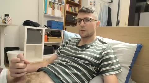 Snapshot of dantheman233 chatting on 09/16/25, 03:02 Daniel online show from 09/16/25, 03:02