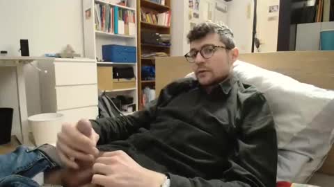 Snapshot of dantheman233 chatting on 12/21/25, 01:18 Daniel online show from 12/21/25, 01:18