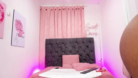 Snapshot of dany_brownie chatting on 12/25/24, 06:52 hi im DanyBest Squirter here on cb online show from 12/25/24, 06:52