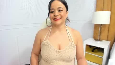 Snapshot of daphne81_ chatting on 02/11/25, 02:25 Daphne online show from 02/11/25, 02:25