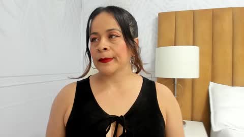 Snapshot of daphne81_ chatting on 02/14/25, 02:18 Daphne online show from 02/14/25, 02:18